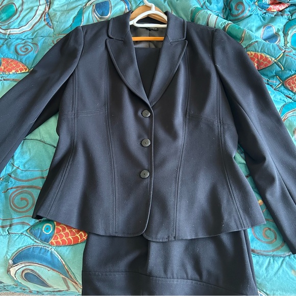 Black Suit Set with jacket and pants.   Great work or casual style!! - Picture 10 of 16